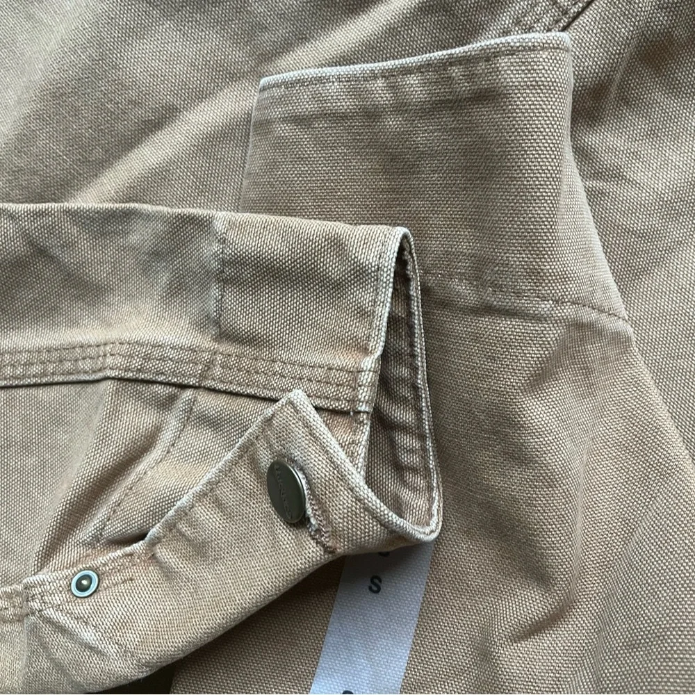 NWT Carhartt Canvas Iowa Hawkeyes Barn Jacket Small - Picture 10 of 10